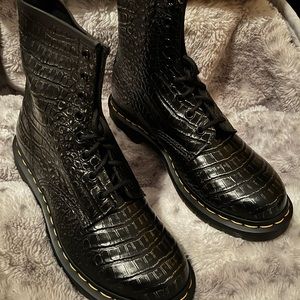 sz 10 Dr. Martens 1460 Wild Croc LEATHER Emboss Boot ClassicStyle Unique Details